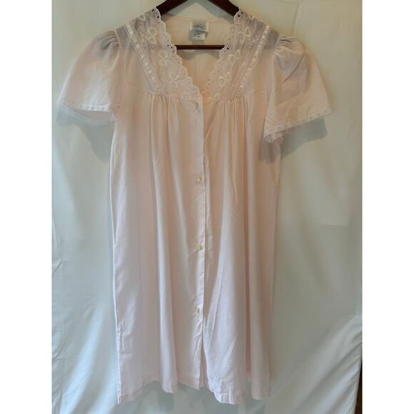 Vintage Nightgown Women’s Small Embroidered Short Sleeves Made In USA Trad Wife - Picture 2 of 8